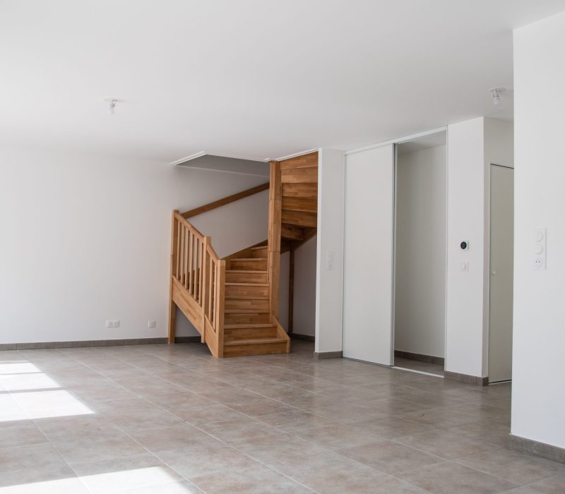 Salon dans une maison neuve
